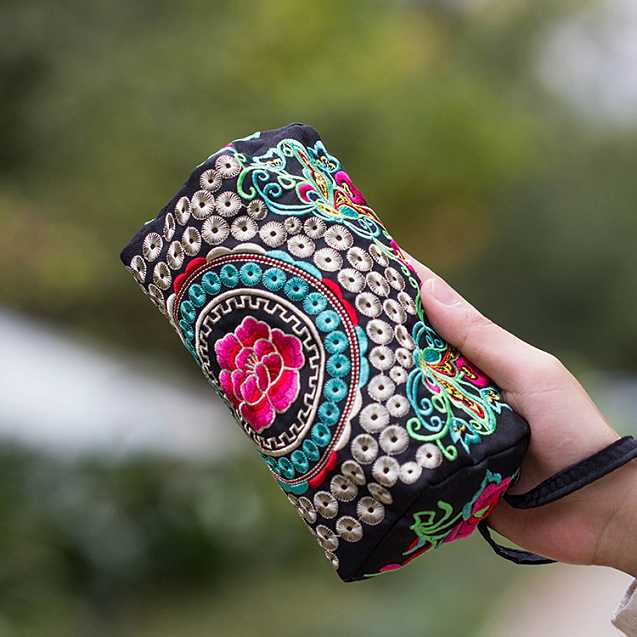2015 the latest head layer cowhide fashion handbags leisure BaoMinZu ms hand embroidery wind small envelope bag handbag