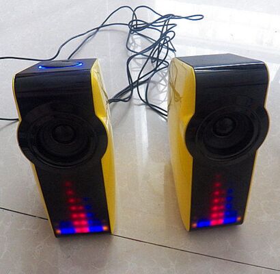 Bluetooth speakers Cylindrical discus dazzle light computer speakers TF card pulse speakers 